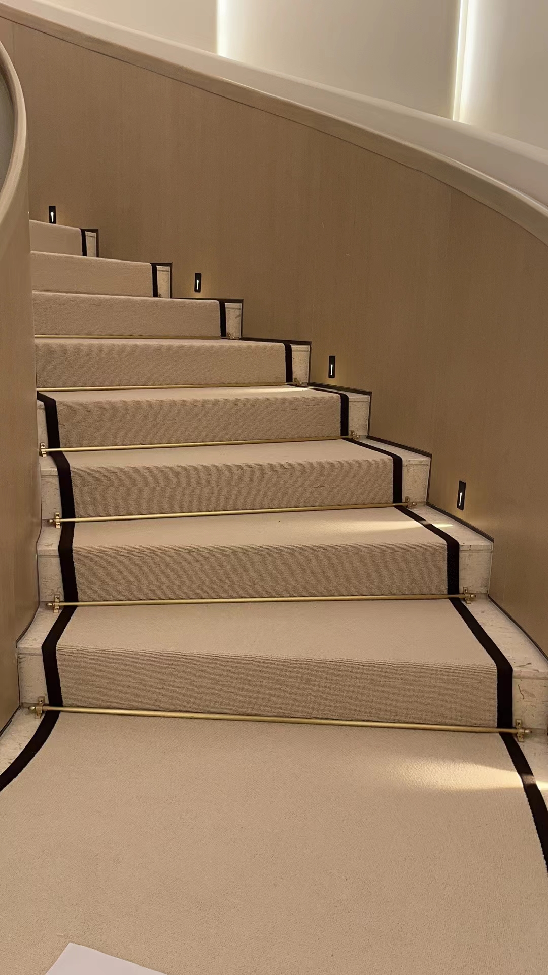 楼梯踏步宽度26厘米够吗